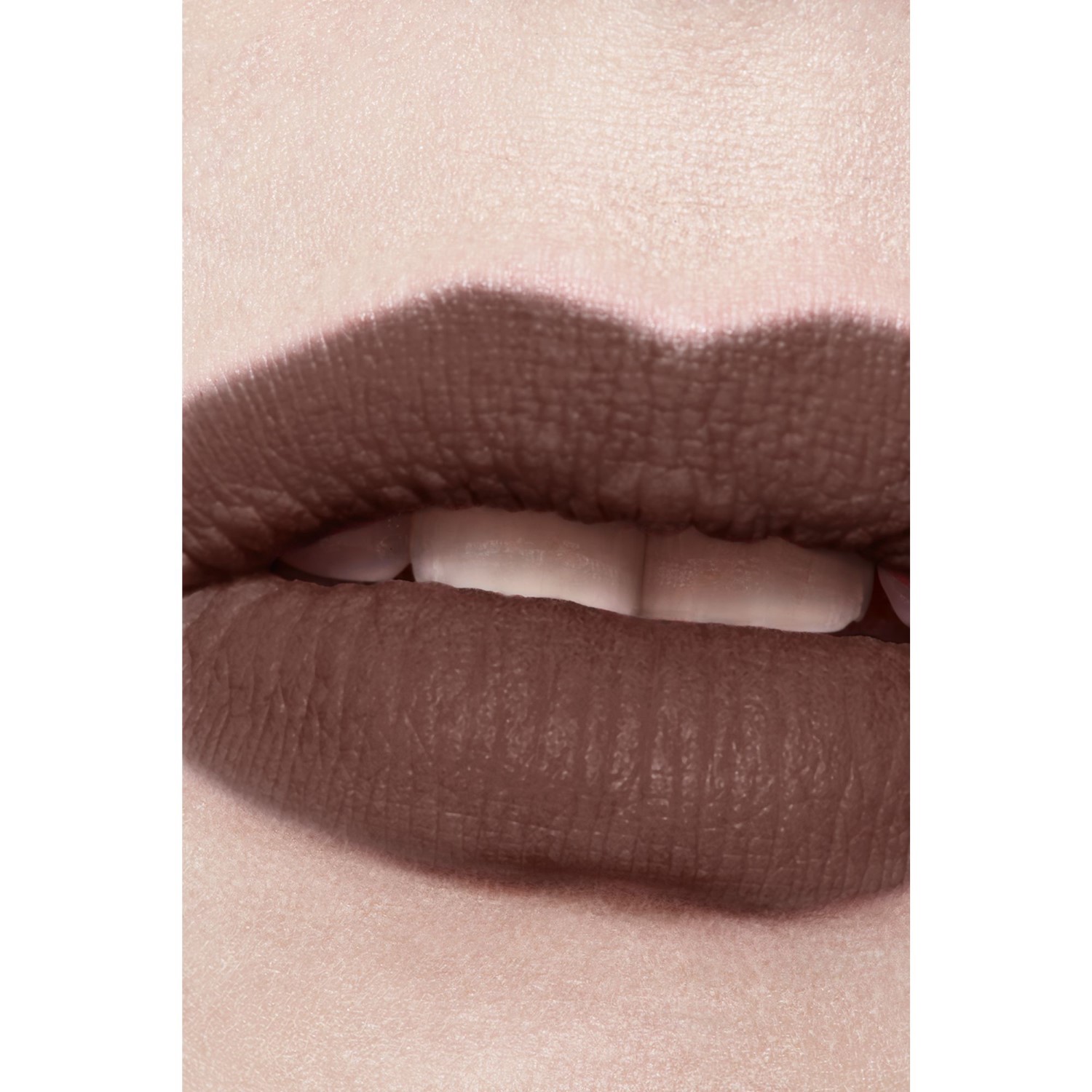 LA BARRA DE LABIOS LÍQUIDA MATE INTENSA DE LARGA DURACIÓN